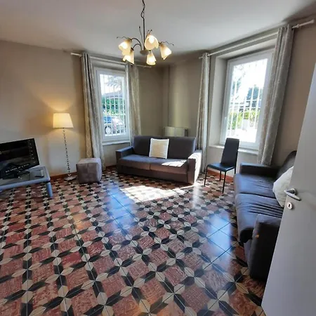 Esmera Apartment Desenzano del Garda