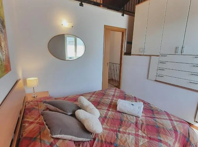 Esmera Apartament *