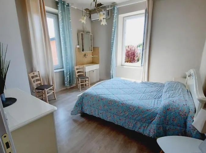 Esmera Apartament *