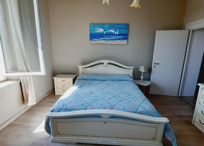 Esmera Apartament *