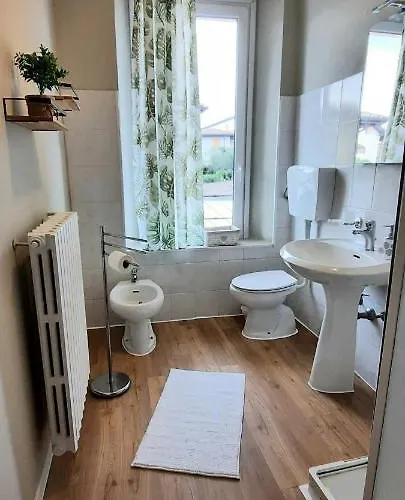 Esmera Apartament *