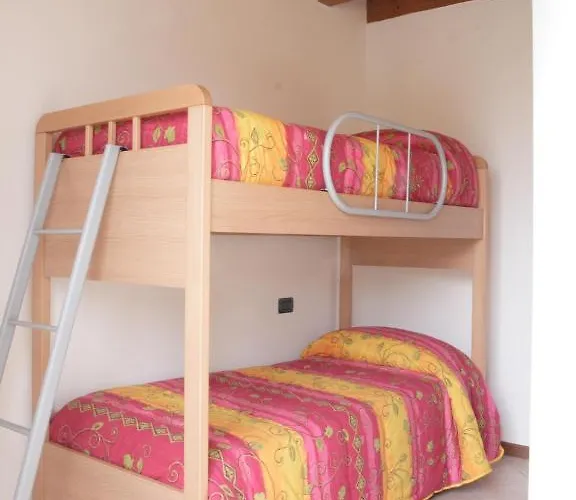 Esmera Apartament *