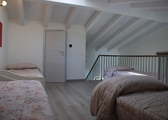 Esmera Apartament *
