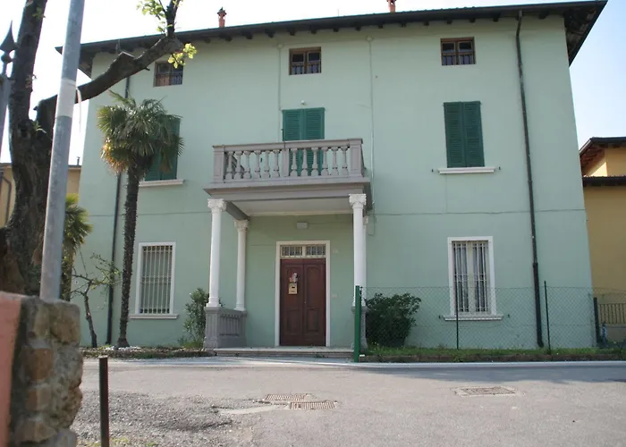 Esmera Apartament *